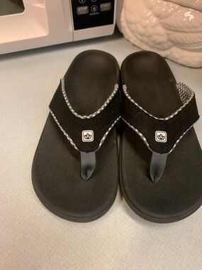 Spenco Black with Checkered Sandals